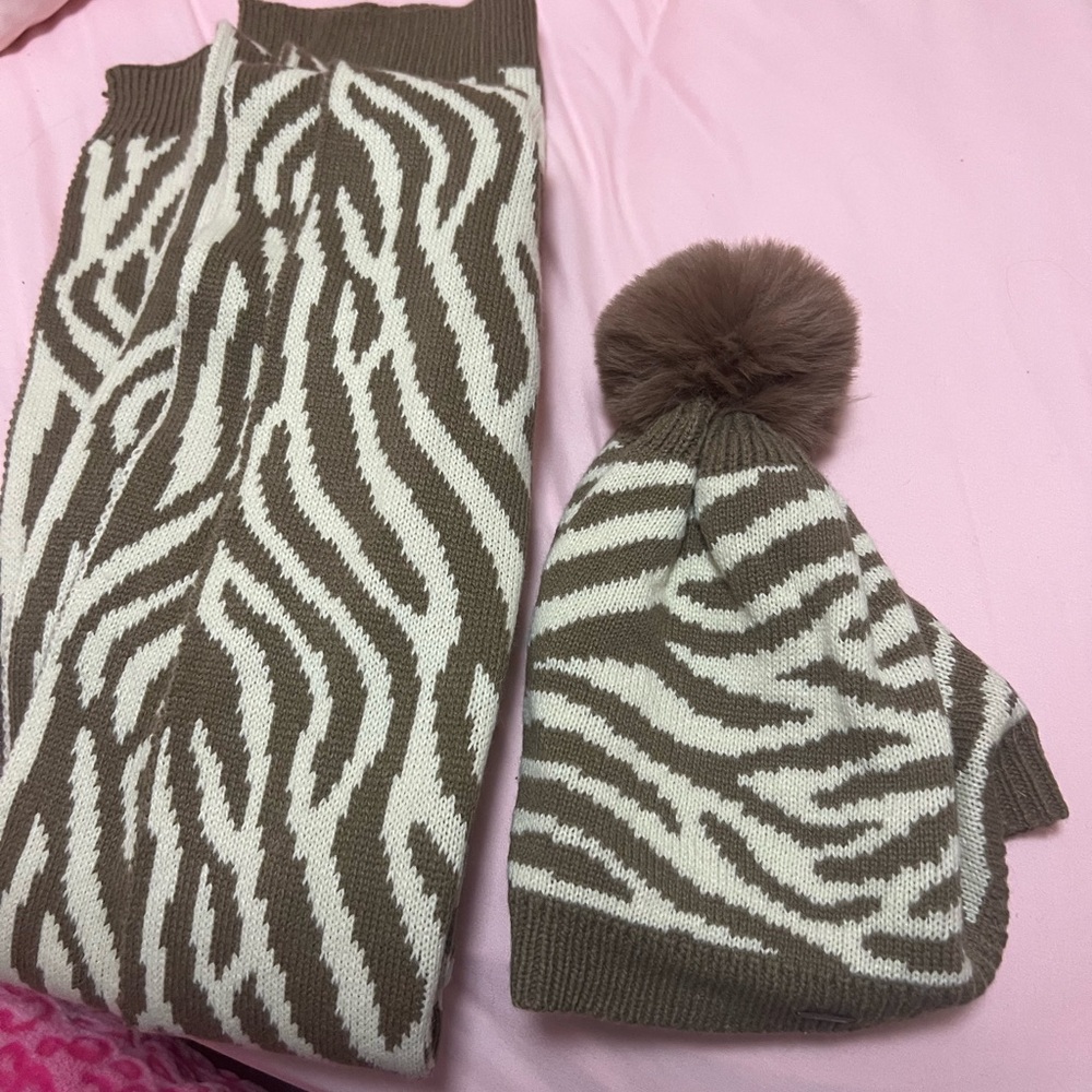 Jessica Simpson scarf and hat set